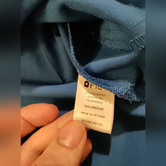 FIGS Top Women's Small Blue Technical Collection Casma Scrubs Poly Rayon - Picture 5 of 6